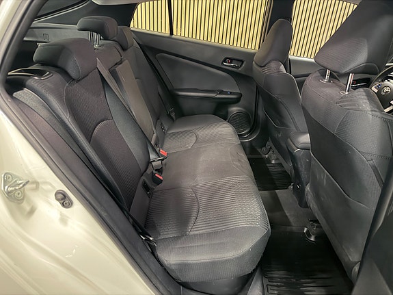 Toyota Prius 17 of 30
