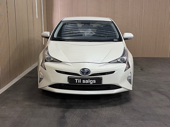 Toyota Prius 2 of 30