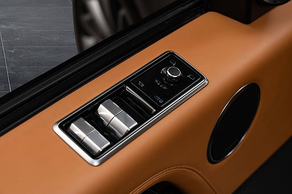 Land Rover Range Rover 30 of 30