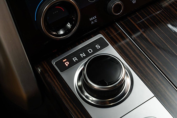 Land Rover Range Rover 27 of 30