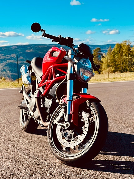 Ducati Monster 696 2 of 8