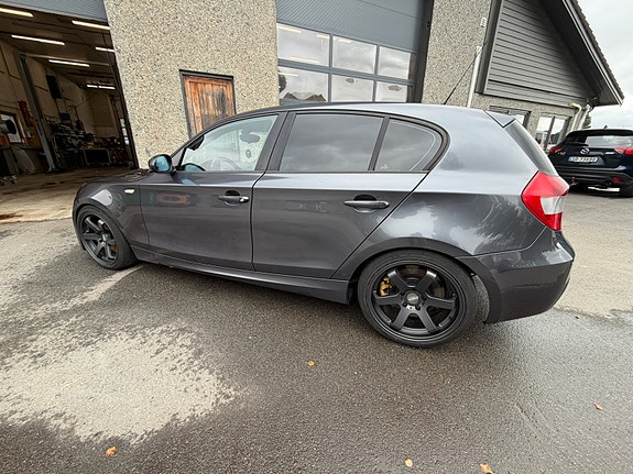 BMW 118d 2 of 3