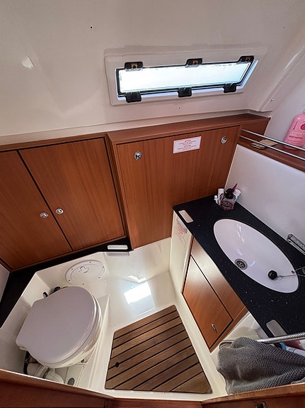 Bavaria 36 Cruiser Avantgarde 2012 21 of 23