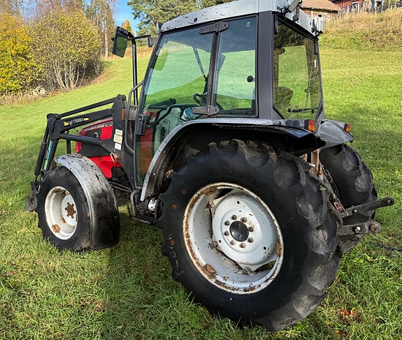 Massey Ferguson 2220 5 of 9