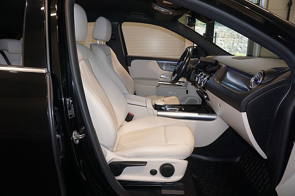 Mercedes-Benz EQA350 27 of 30