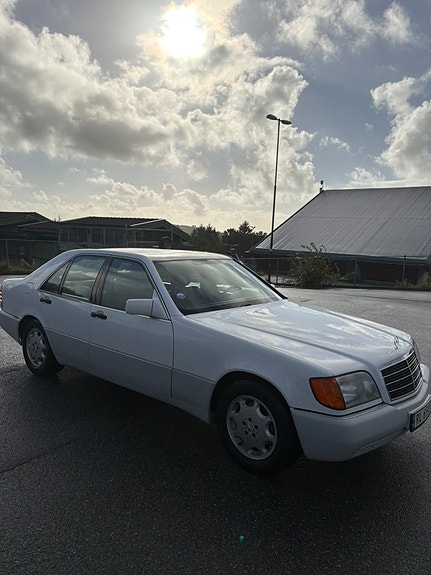 Mercedes-Benz 400 SE 6 of 17