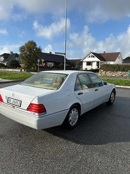 Mercedes-Benz 400 SE 5 of 17