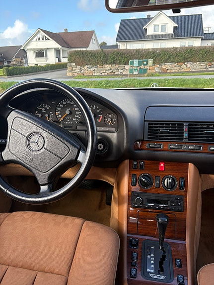 Mercedes-Benz 400 SE 12 of 17