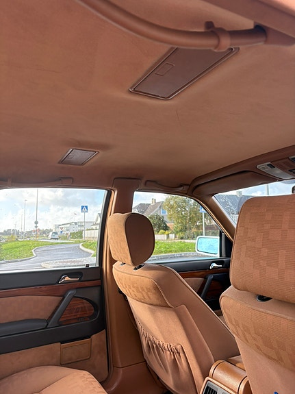Mercedes-Benz 400 SE 13 of 17