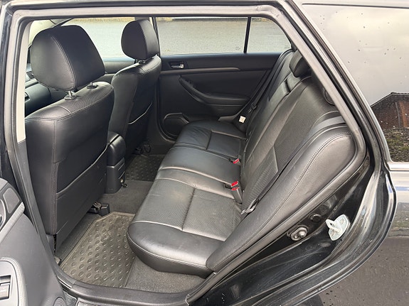 Toyota Avensis 24 of 29