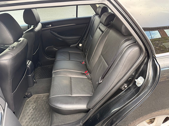 Toyota Avensis 25 of 29