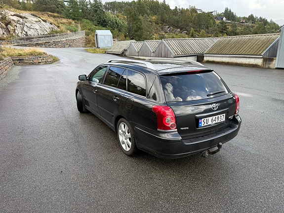 Toyota Avensis 21 of 29