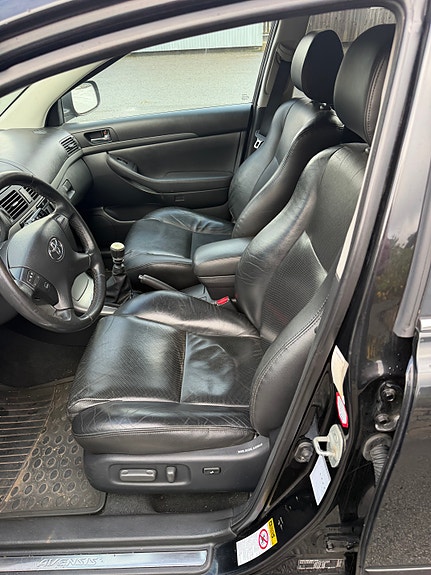 Toyota Avensis 27 of 29