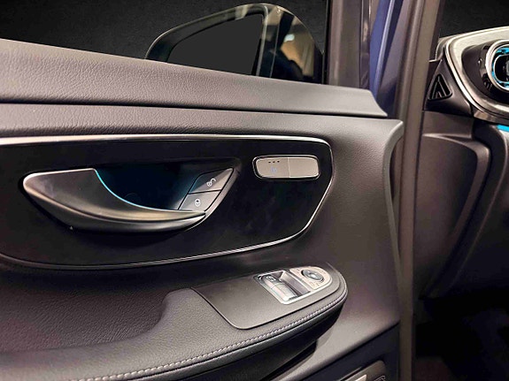 Mercedes-Benz EQV300 30 of 30