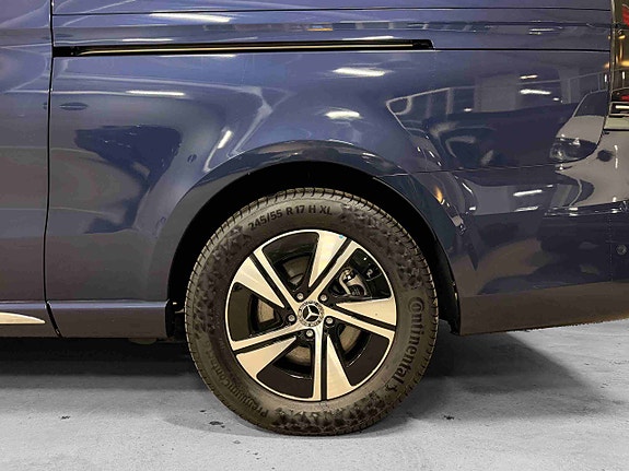 Mercedes-Benz EQV300 7 of 30