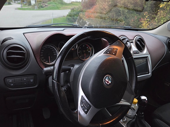 Alfa Romeo MiTo 2 of 8