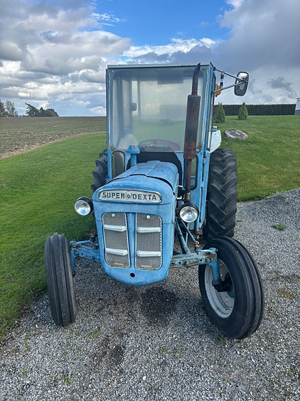 Ford Super Dexta 2 of 4