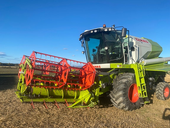 CLAAS Avero 240 APS 7 of 18