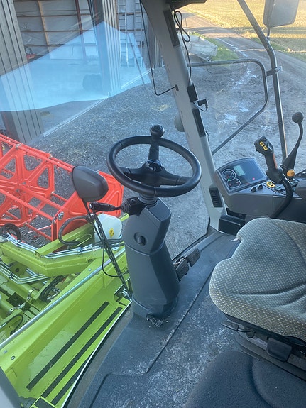 CLAAS Avero 240 APS 9 of 18