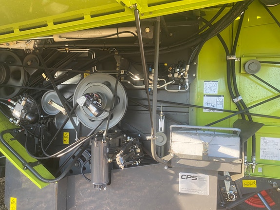 CLAAS Avero 240 APS 13 of 18