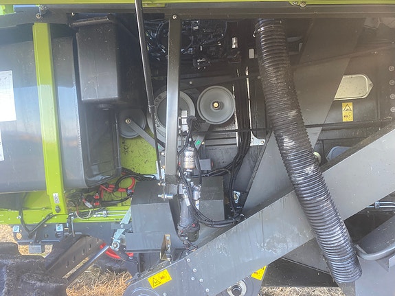 CLAAS Avero 240 APS 17 of 18