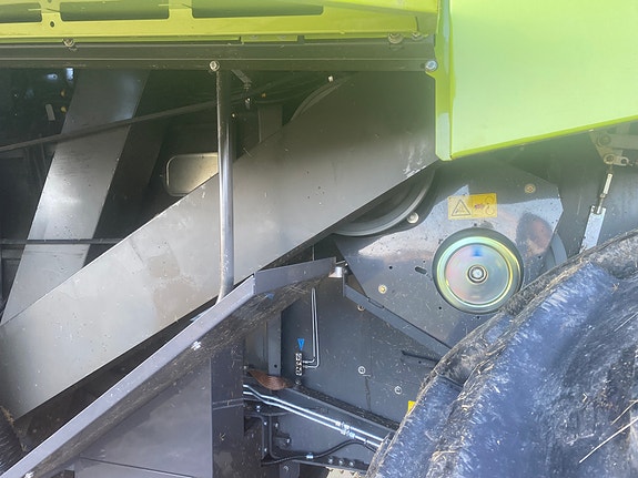 CLAAS Avero 240 APS 16 of 18