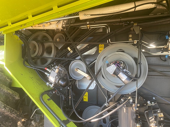 CLAAS Avero 240 APS 12 of 18
