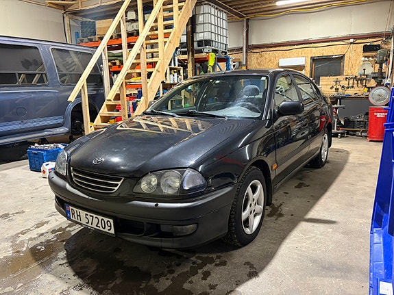 Toyota Avensis 4 of 19