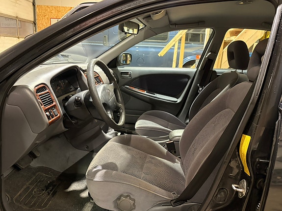 Toyota Avensis 12 of 19
