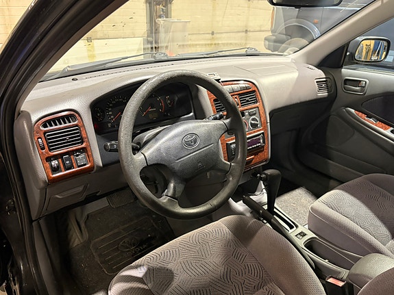 Toyota Avensis 11 of 19