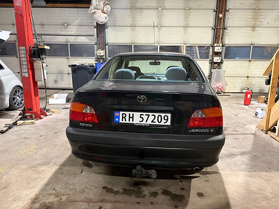 Toyota Avensis 7 of 19