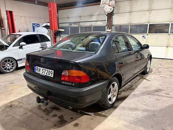 Toyota Avensis 6 of 19
