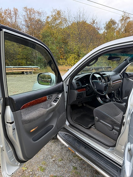 Toyota Land Cruiser 13 of 30
