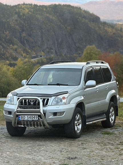 Toyota Land Cruiser 2 of 30