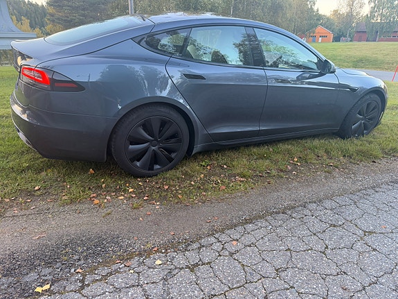 Tesla Model S 10 of 30
