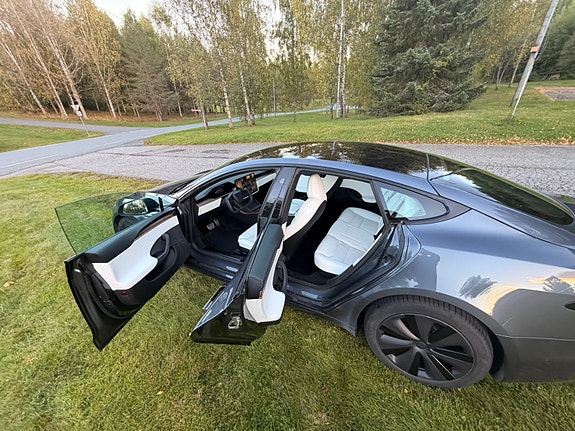 Tesla Model S 29 of 30
