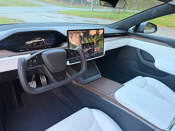 Tesla Model S 25 of 30