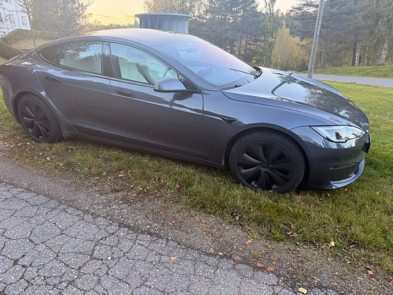 Tesla Model S 12 of 30