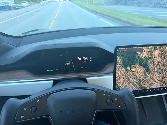Tesla Model S 20 of 30