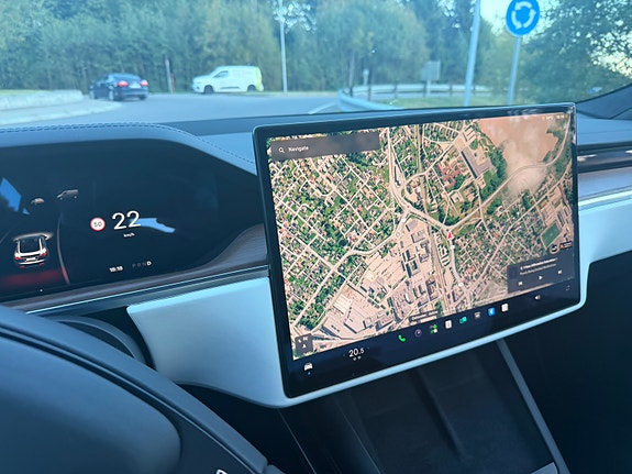 Tesla Model S 18 of 30