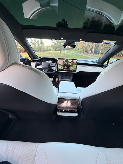 Tesla Model S 27 of 30