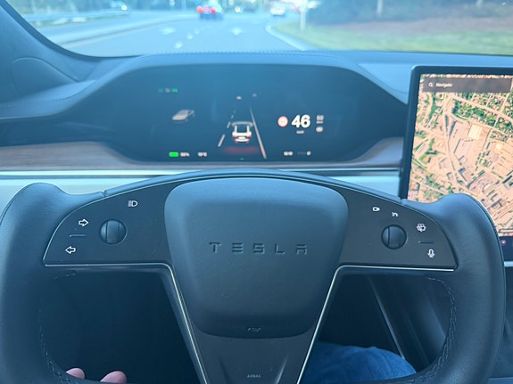 Tesla Model S 19 of 30