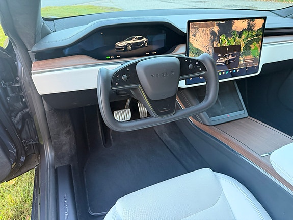 Tesla Model S 24 of 30