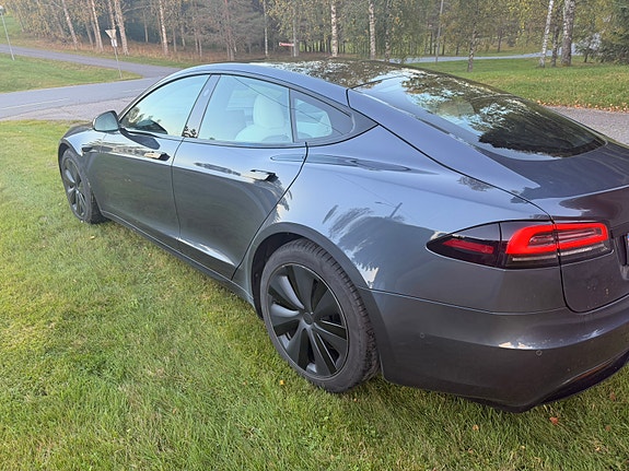 Tesla Model S 4 of 30