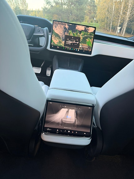 Tesla Model S 26 of 30