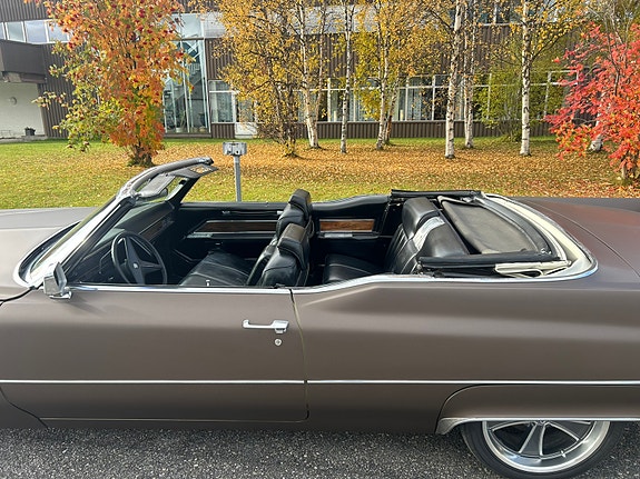 Cadillac Deville 6 of 17
