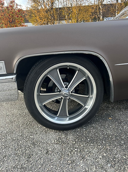 Cadillac Deville 12 of 17