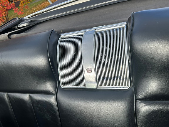 Cadillac Deville 13 of 17