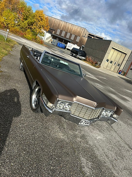 Cadillac Deville 3 of 17