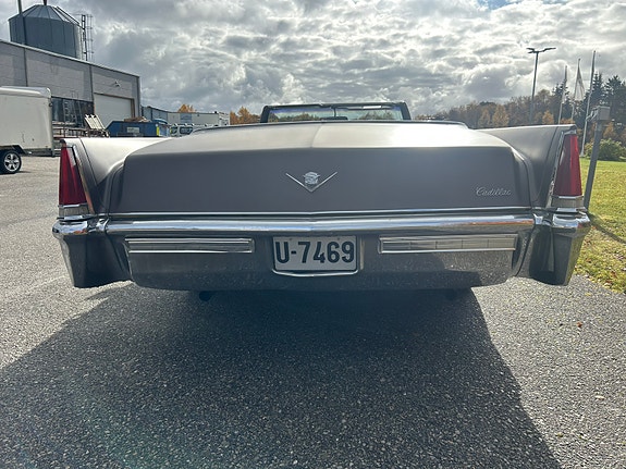 Cadillac Deville 5 of 17
